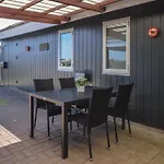 Three-bedroom In Holiday home *