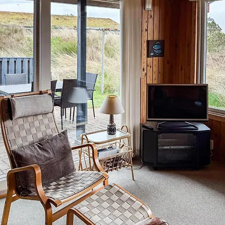 Hébergement de vacances Three-bedroom In *